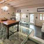 Luna Villa *